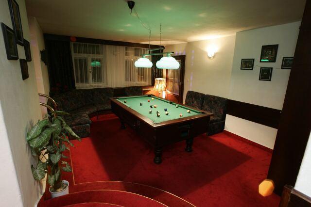 Hotel Saloon Злин Экстерьер фото