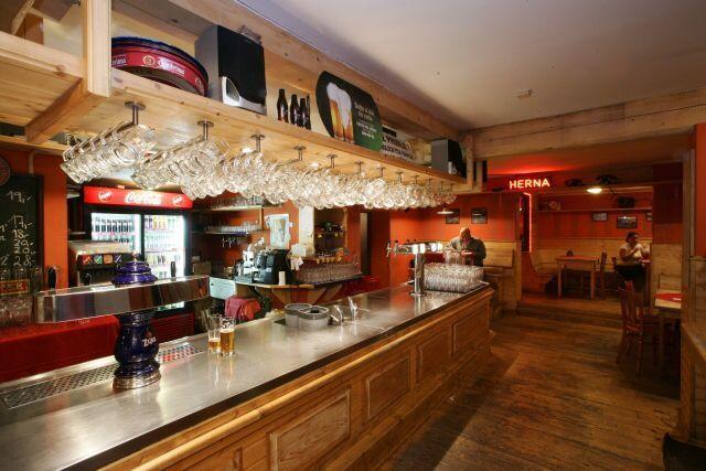 Hotel Saloon Злин Экстерьер фото