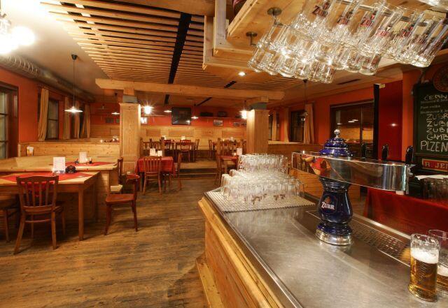 Hotel Saloon Злин Экстерьер фото
