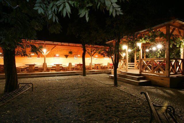 Hotel Saloon Злин Экстерьер фото