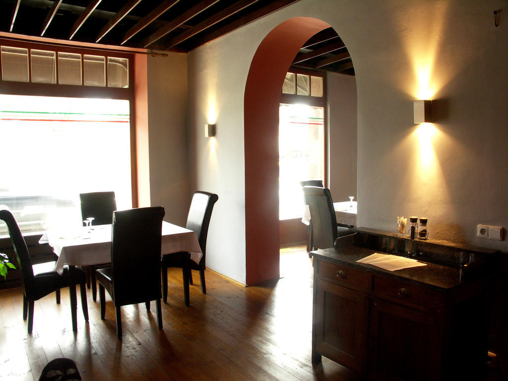 Hotel Saloon Злин Экстерьер фото