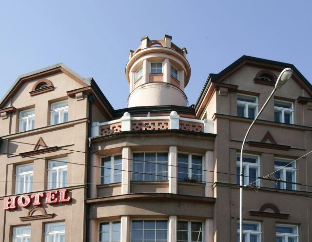 Hotel Saloon Злин Экстерьер фото