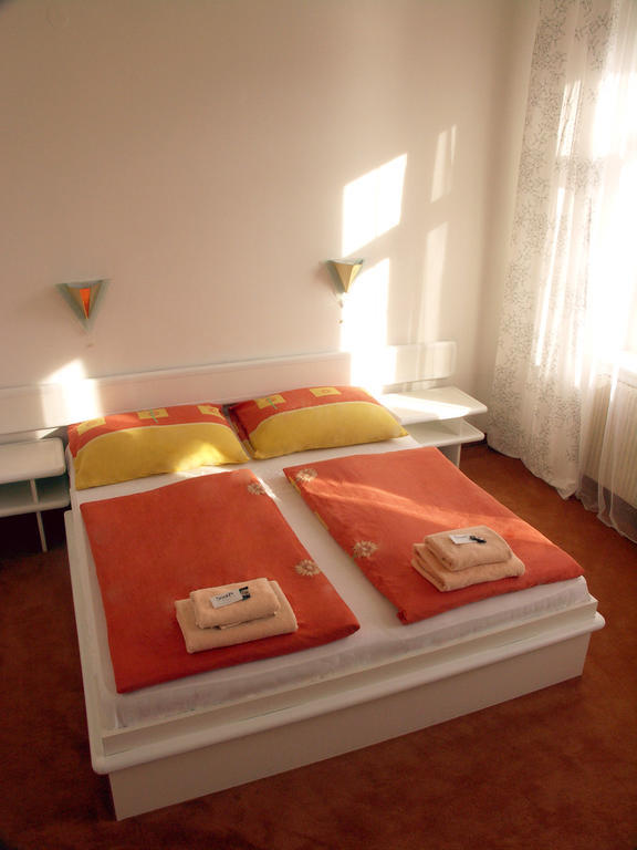 Hotel Saloon Злин Экстерьер фото